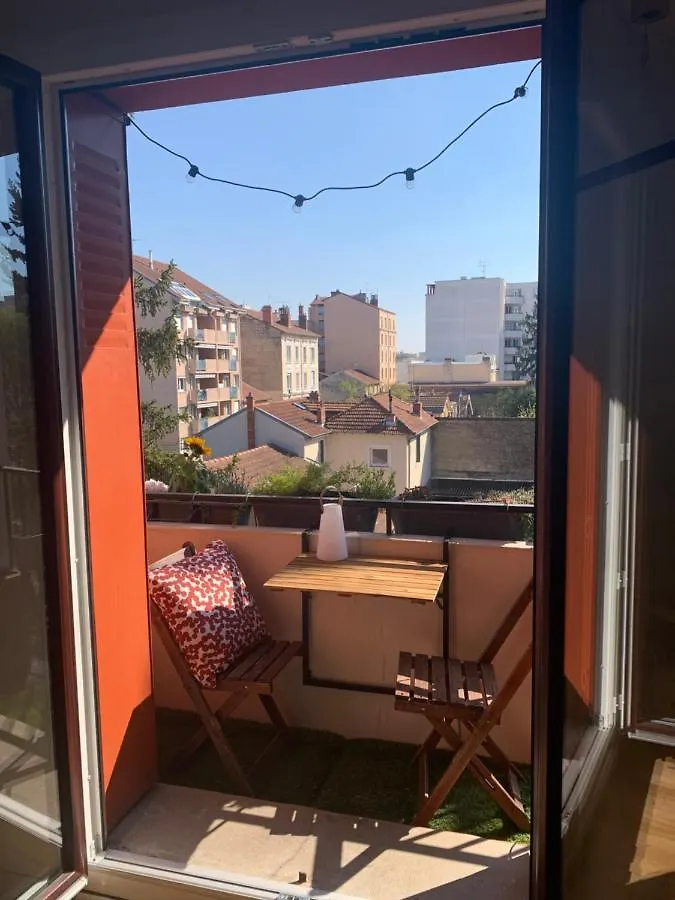 アパート Joli Appartement Pres Du Metro ビユールバンヌ フランス